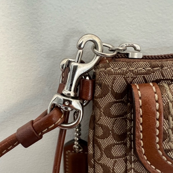 COACH signature wristlet clutch leather and fabric jacquard canvas logo material - Picture 4 of 8